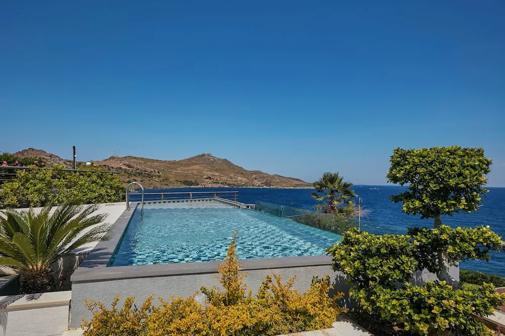 5+1 Deluxe Villa with Private Pool and Sauna