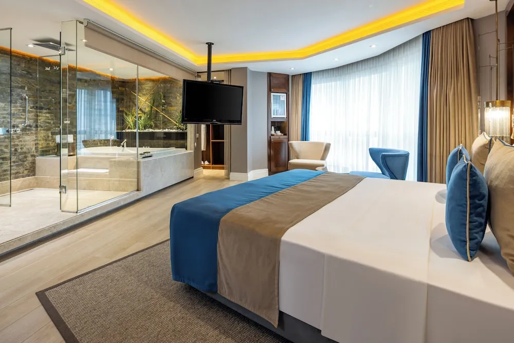 Corner Suite