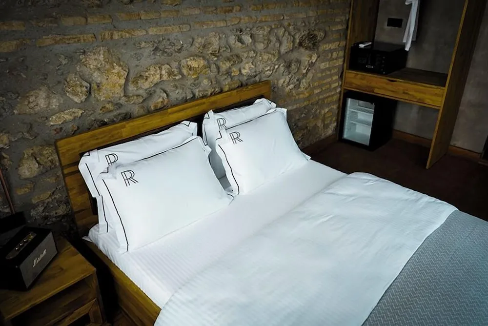 Signature Üç Kişilik Oda