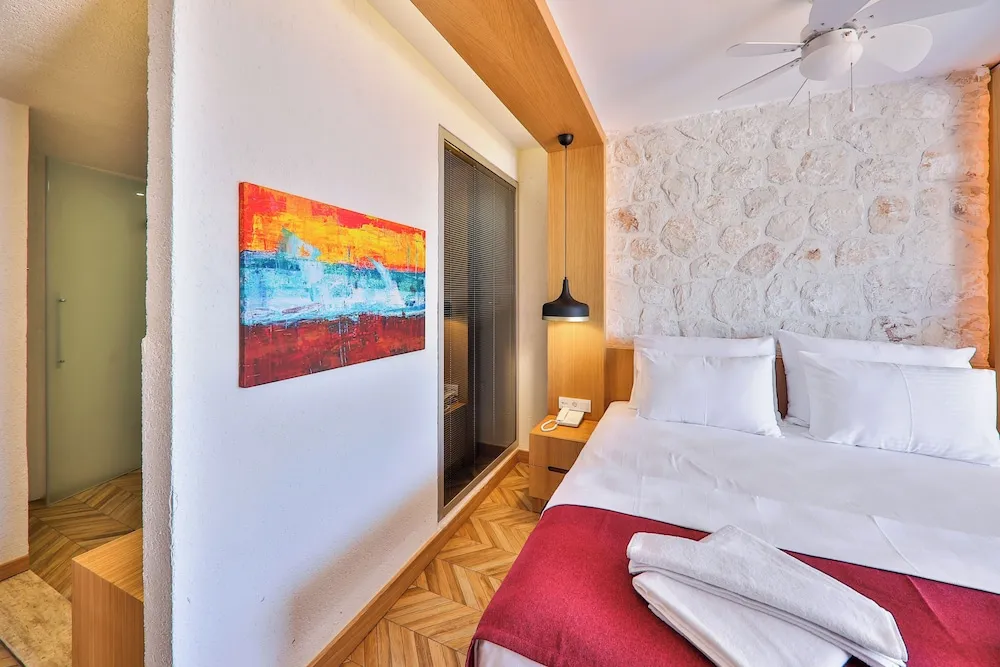 Premium Deniz Manzaralı Jakuzili Oda