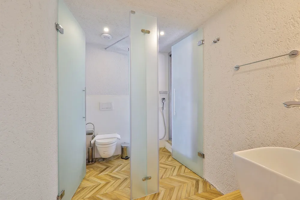 Comfort Kara Manzaralı Jakuzili Oda