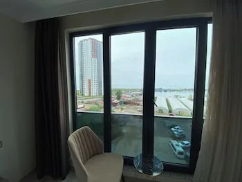 Rena Grand Residence & Suite