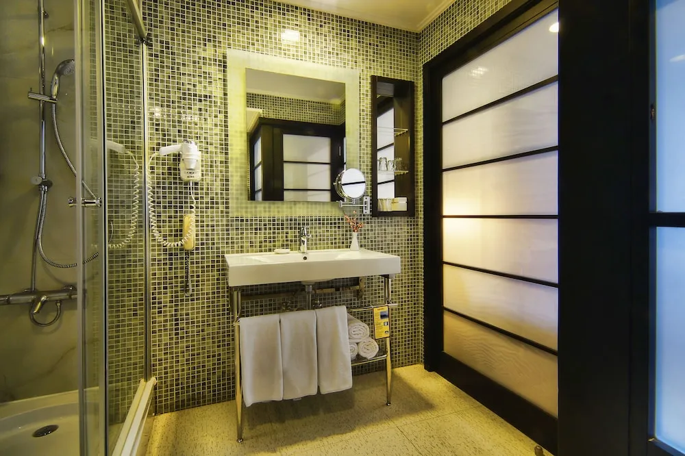 Deluxe Üç Kişilik Oda, Deniz Manzaralı