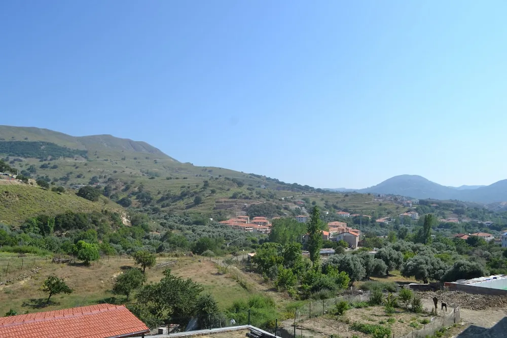 Üç Kişilik Oda, Balkon, Bahçe Manzaralı