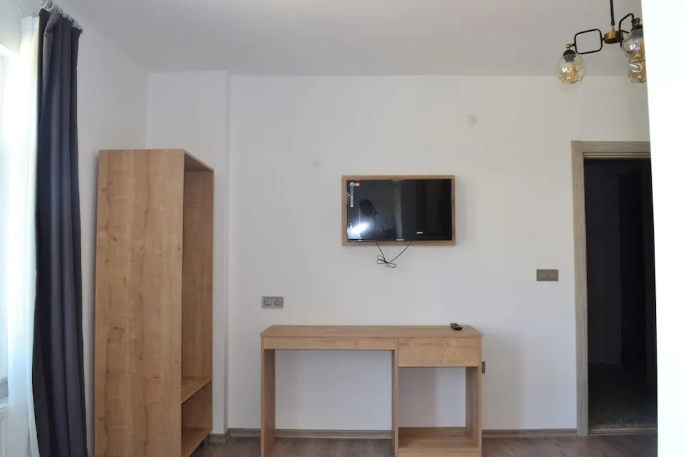 Üç Kişilik Oda, Balkon, Bahçe Manzaralı