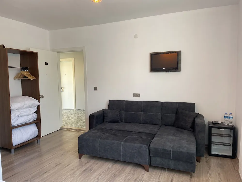 Economy Oda, Zemin Kat