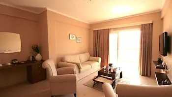 Mi Casa Beach Hotel