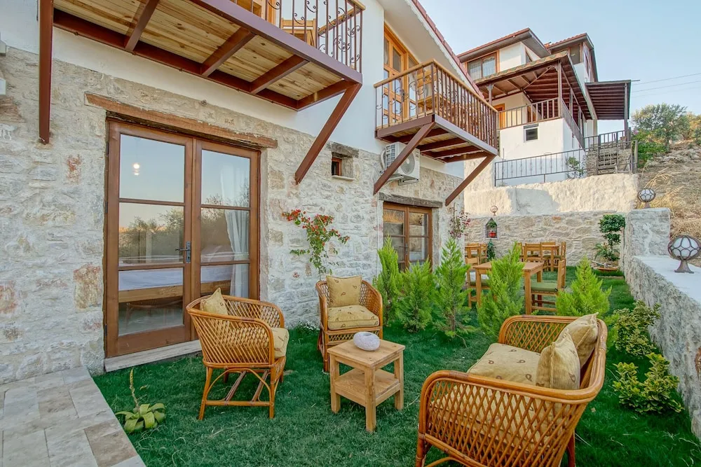 Deluxe Tek Büyük Yataklı Oda, Deniz Manzaralı, Bahçeli