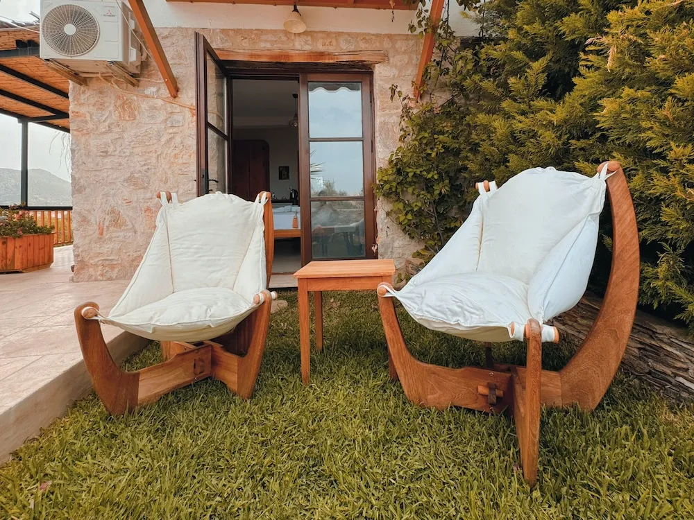 Deluxe Tek Büyük Yataklı Oda, Deniz Manzaralı, Bahçeli