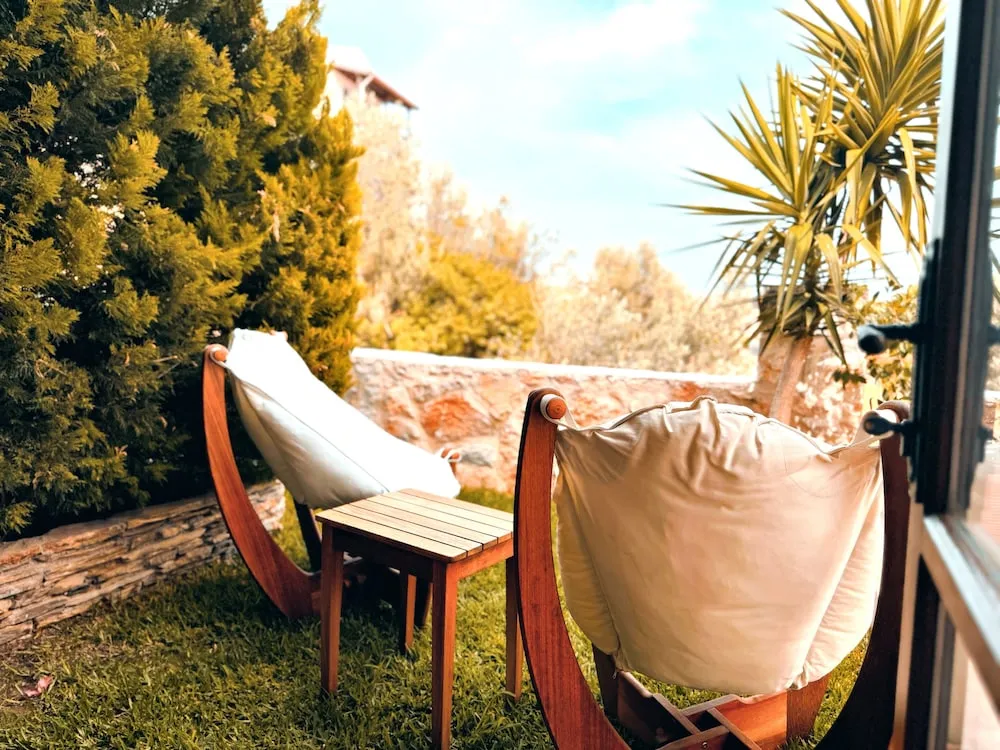 Deluxe Tek Büyük Yataklı Oda, Deniz Manzaralı, Bahçeli