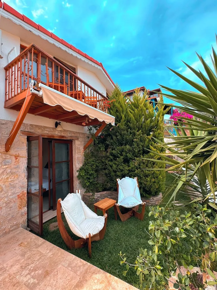 Deluxe Tek Büyük Yataklı Oda, Deniz Manzaralı, Bahçeli