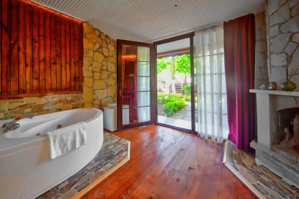 Jacuzzi Bungalow ( 2 person )