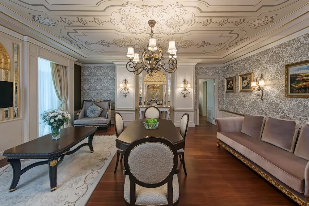 Presidential Suite with King Size Bed