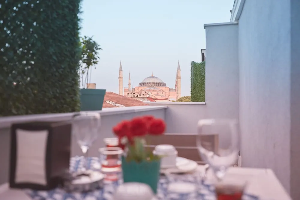 Standard Oda, 1 Yatak Odası, Balkon/Veranda, Kısmi Deniz Manzaralı (with balcony)