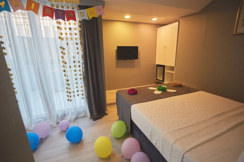 Standard Oda, 1 Yatak Odası, Balkon/Veranda, Kısmi Deniz Manzaralı (with balcony)