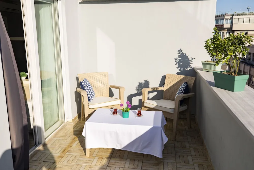 Family Oda, 2 Büyük (Queen) Boy Yatak, Balkon, Kısmi Deniz Manzaralı