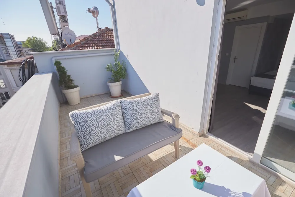 Family Oda, 2 Büyük (Queen) Boy Yatak, Balkon, Kısmi Deniz Manzaralı