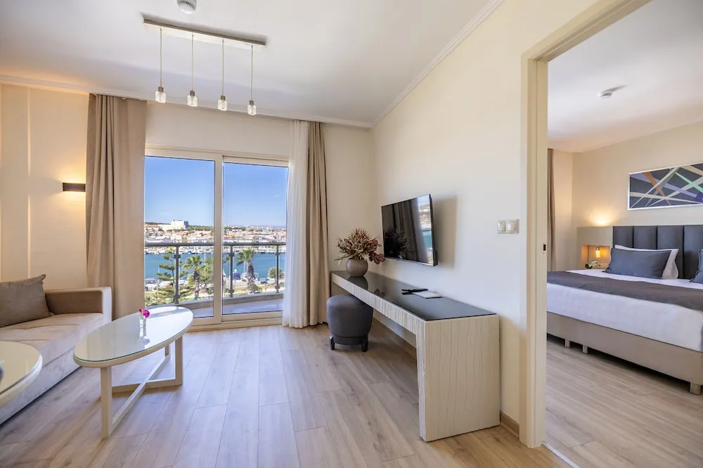 Junior Stüdyo Süit, Marina Manzaralı