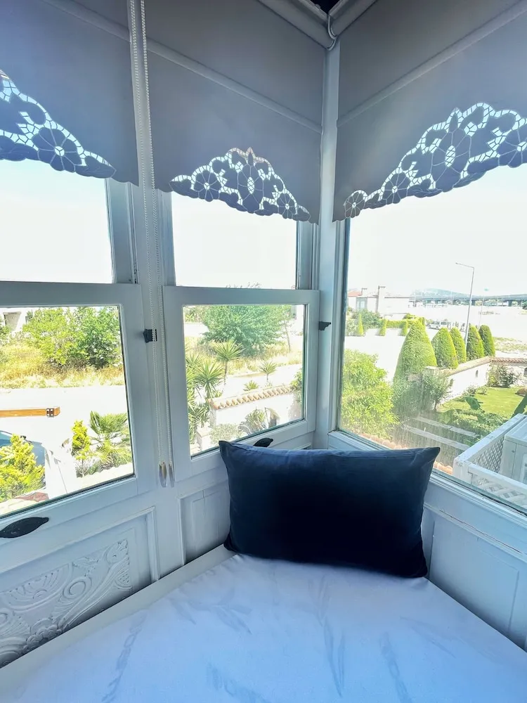 Superior Tek Büyük Yataklı Oda (Half Bay Window)