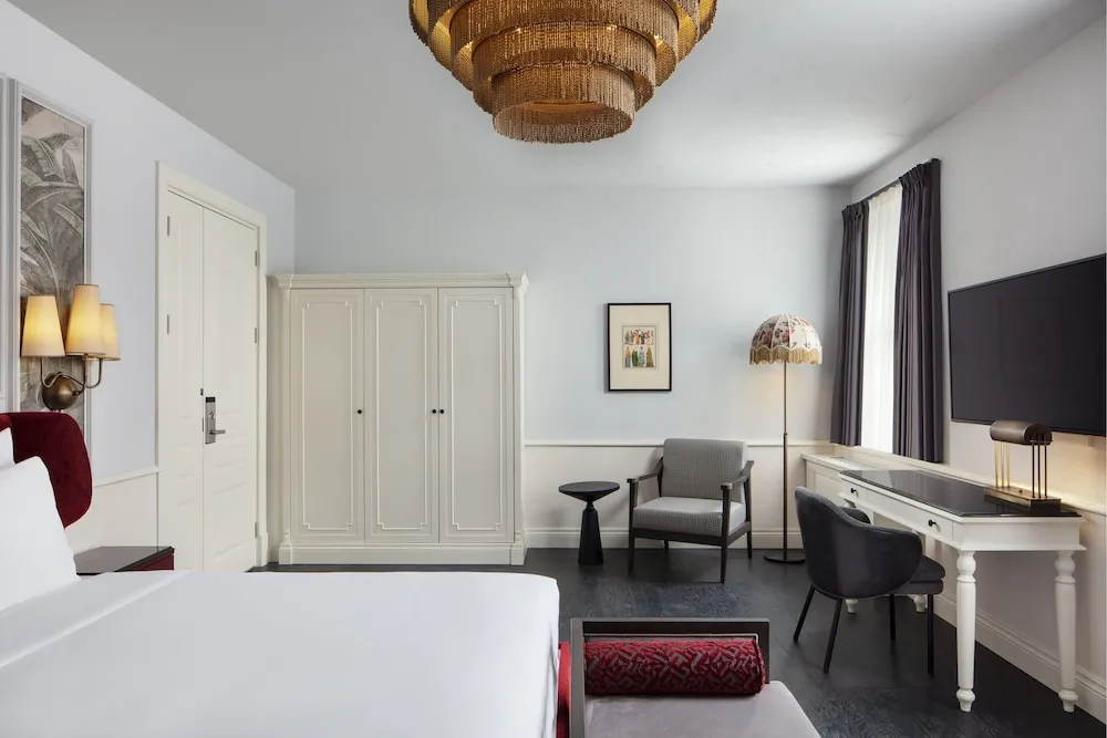 Deluxe Oda, 1 En Büyük (King) Boy Yatak