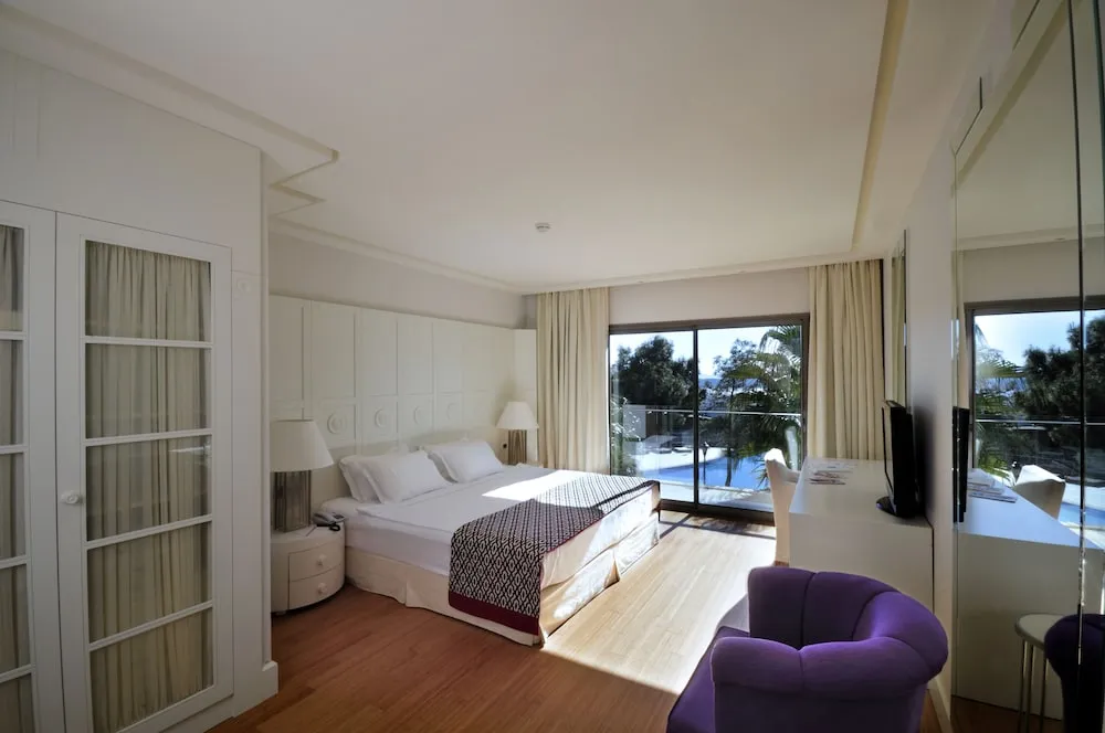 Luxury Oda