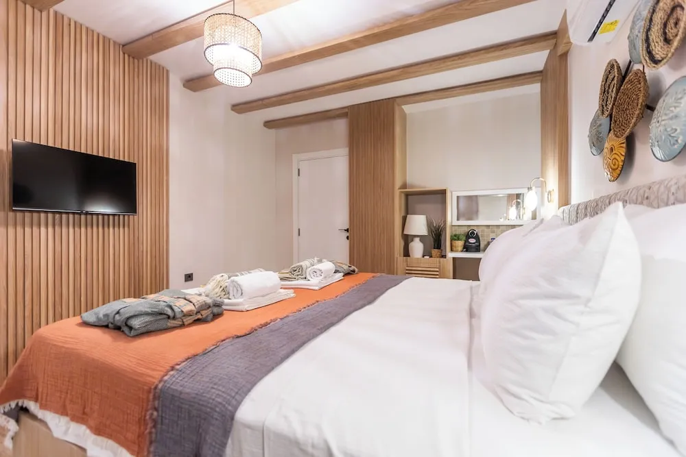 Deluxe Tek Büyük Yataklı Oda, 1 Büyük (Queen) Boy Yatak, Sıcak Su Küveti, Avlu Manzaralı