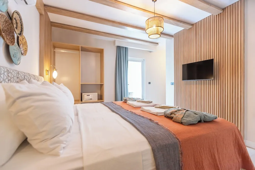 Deluxe Tek Büyük Yataklı Oda, 1 Büyük (Queen) Boy Yatak, Sıcak Su Küveti, Avlu Manzaralı