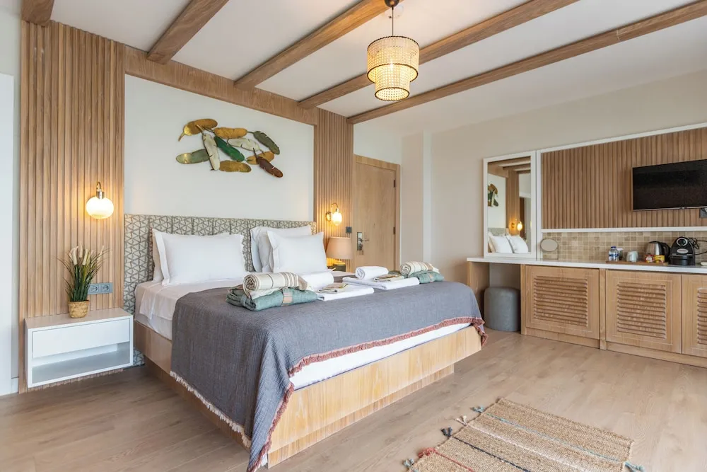 Deluxe Tek Büyük Yataklı Oda, 1 Büyük (Queen) Boy Yatak, Sıcak Su Küveti, Avlu Manzaralı