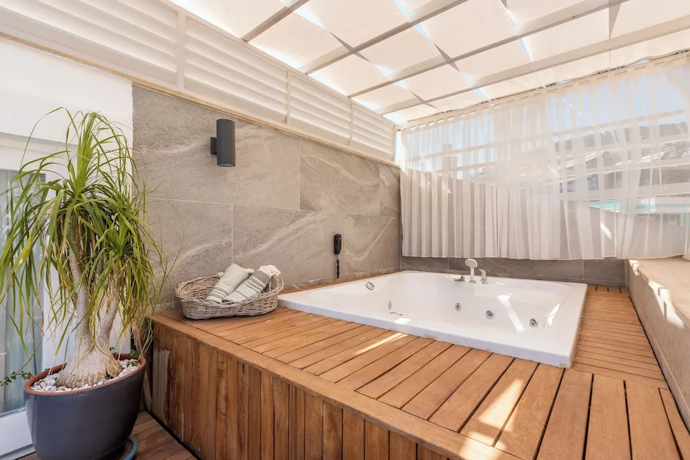 Penthouse Room, Jetted Tub, Sea View
