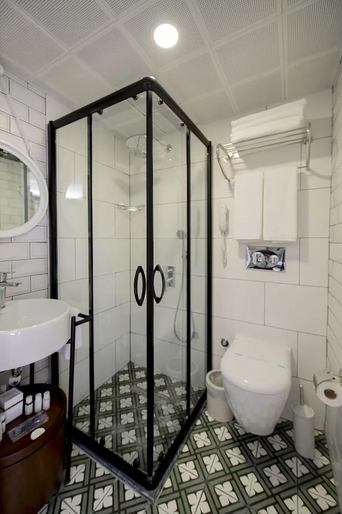 Standard Tek Büyük veya İki Ayrı Yataklı Oda