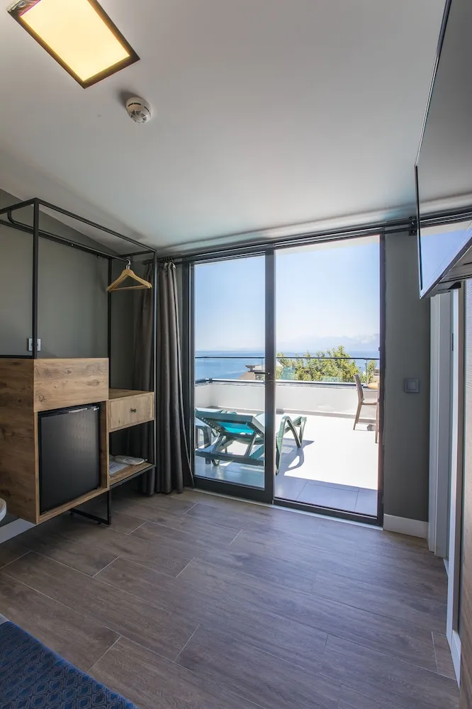 Luxury Tek Büyük Yataklı Oda