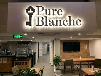 Pure Blanche Hotel