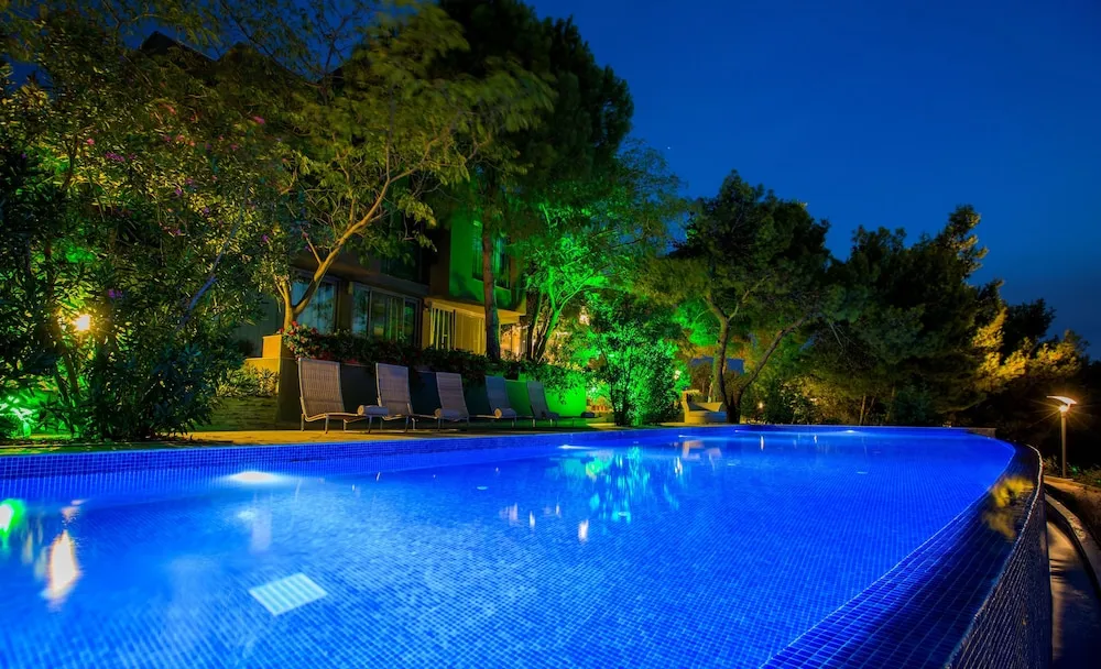 Villa (With Pool)