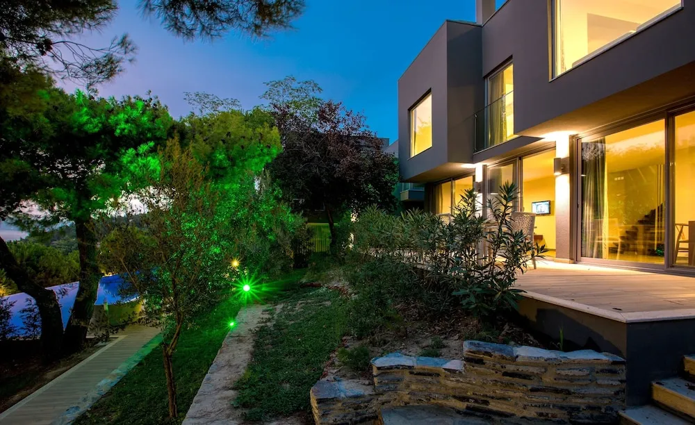 Villa (With Pool)