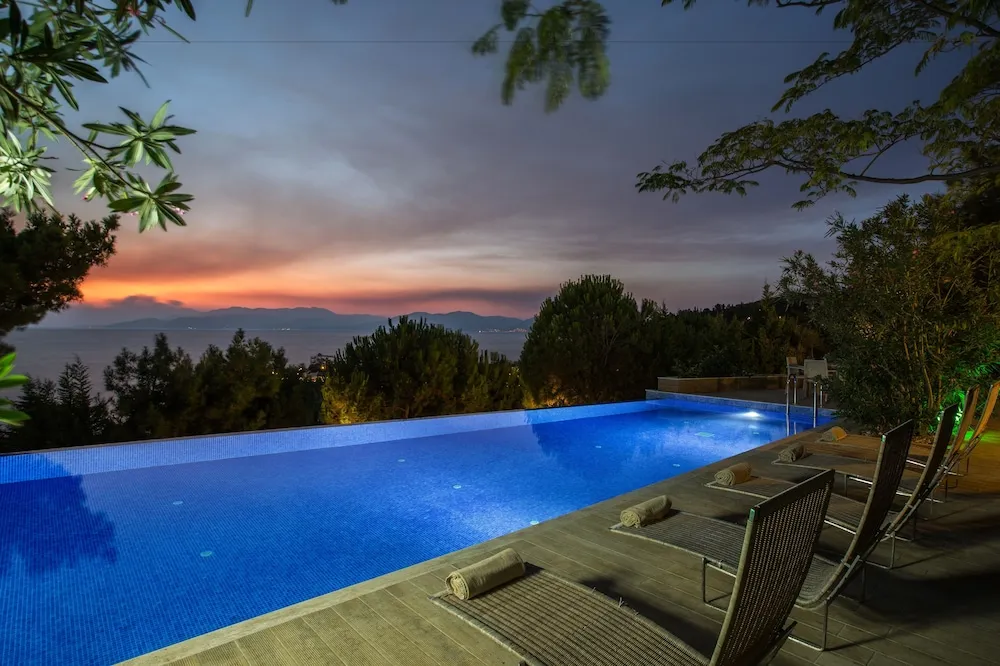Villa (With Pool)