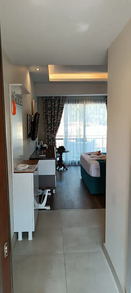 Basic Süit, Sigara İçilmez, Denize Bakan