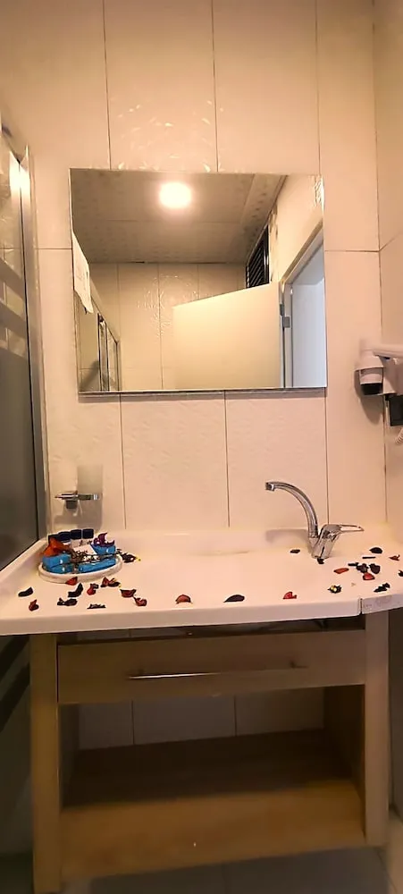 City Süit, Sigara İçilmez, Ek Bina