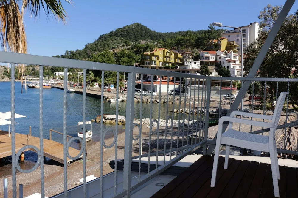 Tek Büyük veya İki Ayrı Yataklı Oda, Deniz Manzaralı
