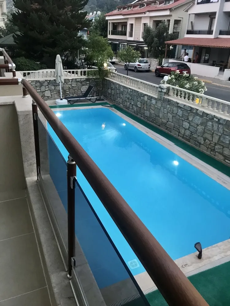 Comfort Oda, Havuz Manzaralı