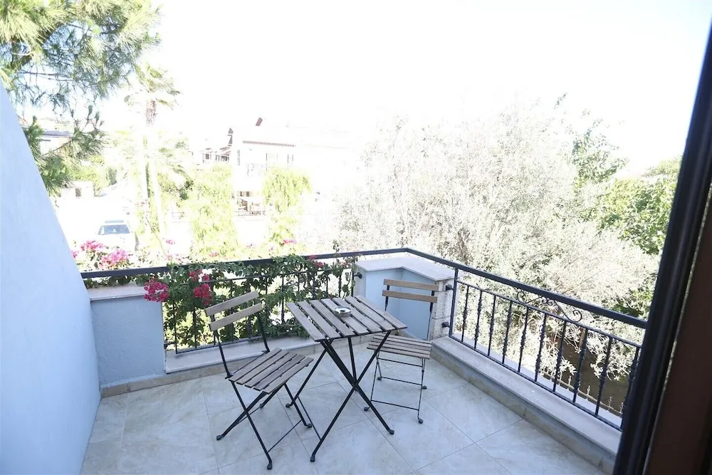 1.Kat Balkonlu Bahce Manzarali