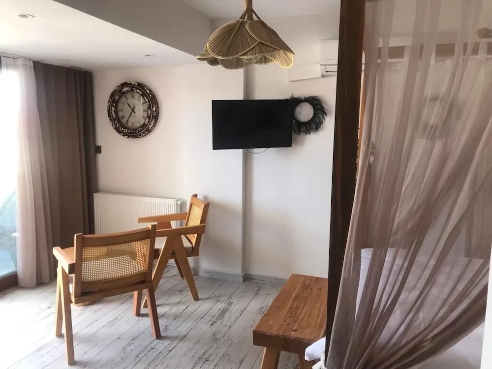 1. Kat Superior Oda Havuz Manzarali