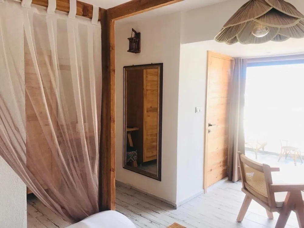 1. Kat Superior Oda Havuz Manzarali