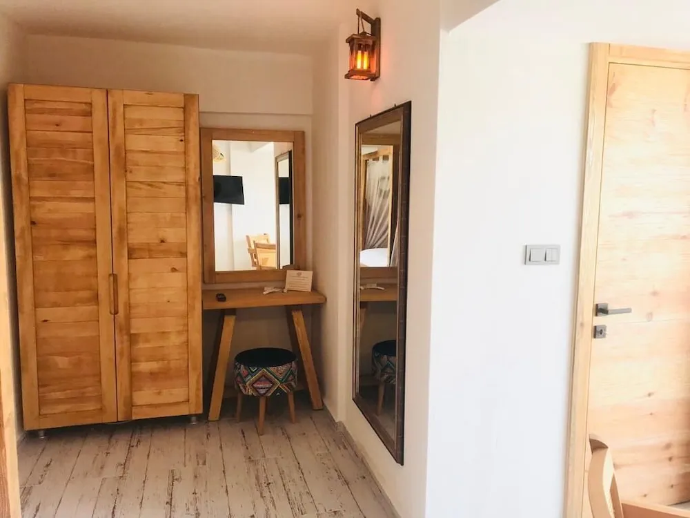 1. Kat Superior Oda Havuz Manzarali