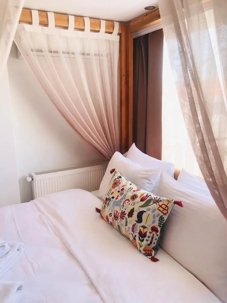 1. Kat Superior Oda Havuz Manzarali