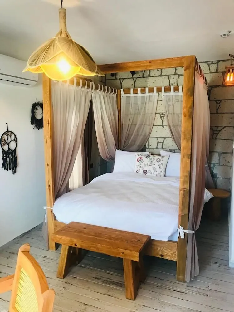 1. Kat Superior Oda Havuz Manzarali