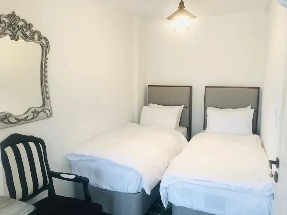 1. Kat Suite Oda Balkonlu Bahce Manzarali