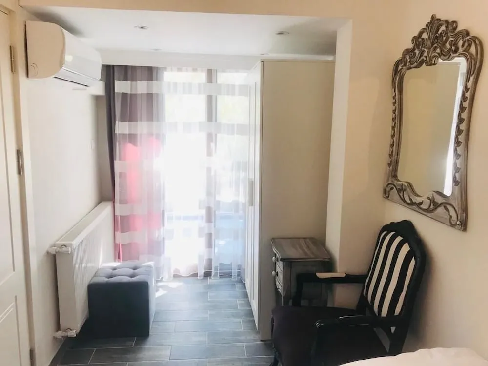 1. Kat Suite Oda Balkonlu Bahce Manzarali