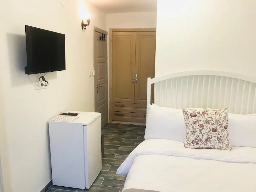 1. Kat Suite Oda Balkonlu Bahce Manzarali