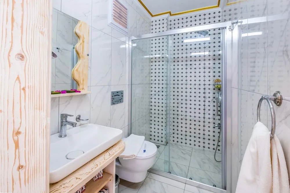 Comfort Tek Büyük Yataklı Oda, 1 En Büyük (King) Boy Yatak, Havuz Kullanımı, Kısmi Deniz Manzaralı