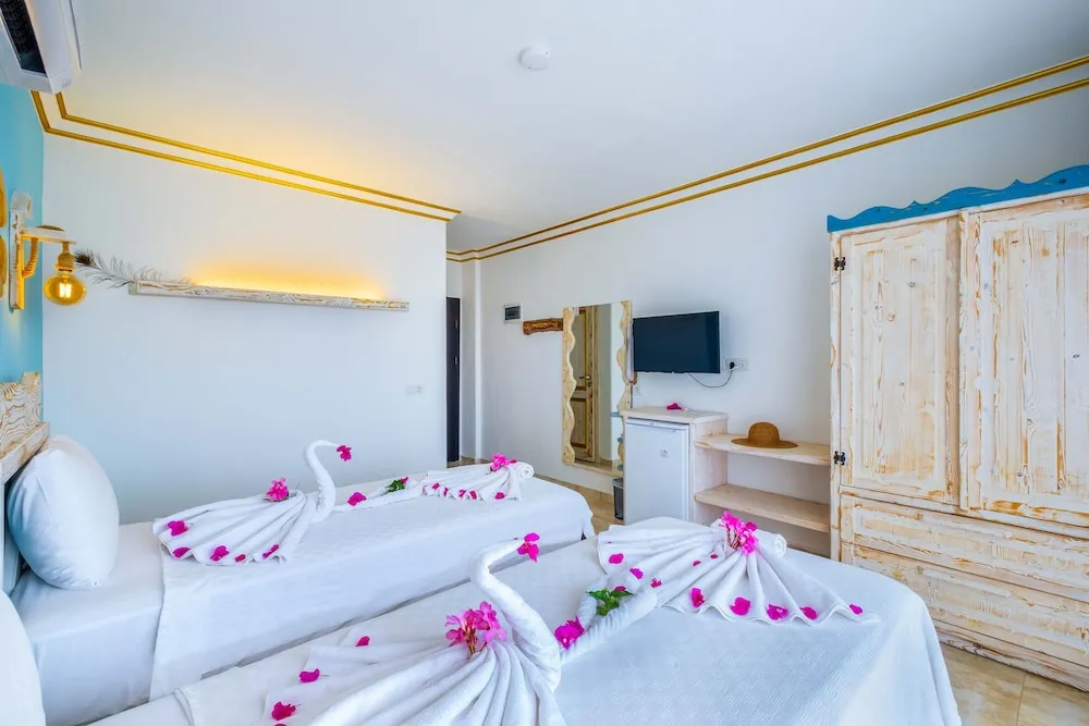 Comfort İki Ayrı Yataklı Oda, Birden Çok Yatak, Havuz Kullanımı, Kısmi Deniz Manzaralı
